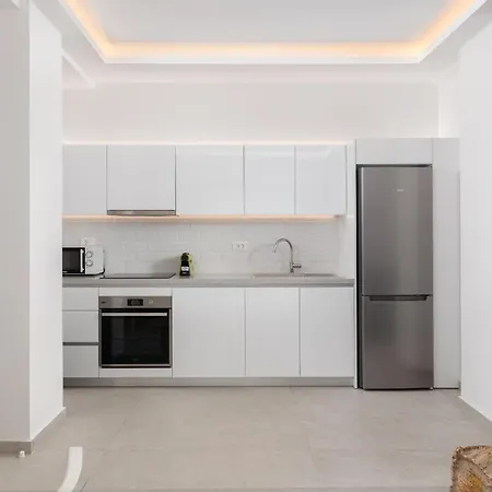 Διαμέρισμα Karibu W/ Private Parking Rhodes City